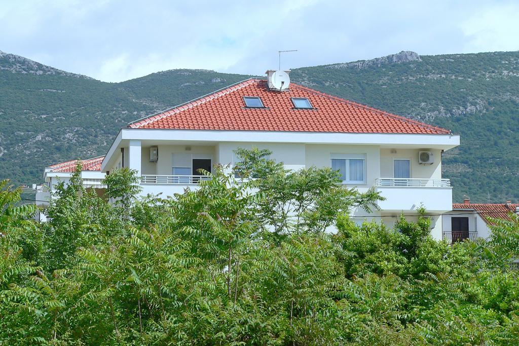 Iris Beach Apartments Kastela Bagian luar foto