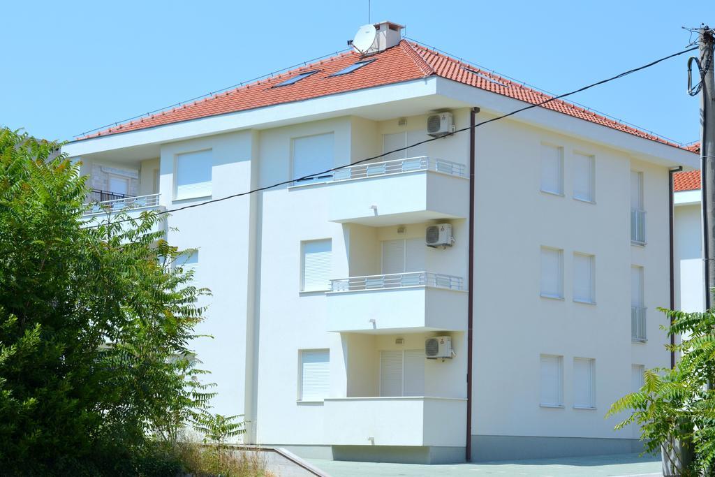 Iris Beach Apartments Kastela Bagian luar foto