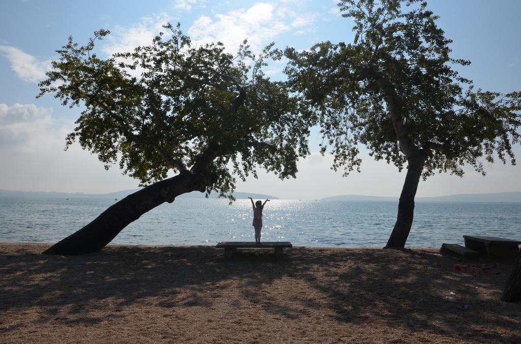 Iris Beach Apartments Kastela Bagian luar foto