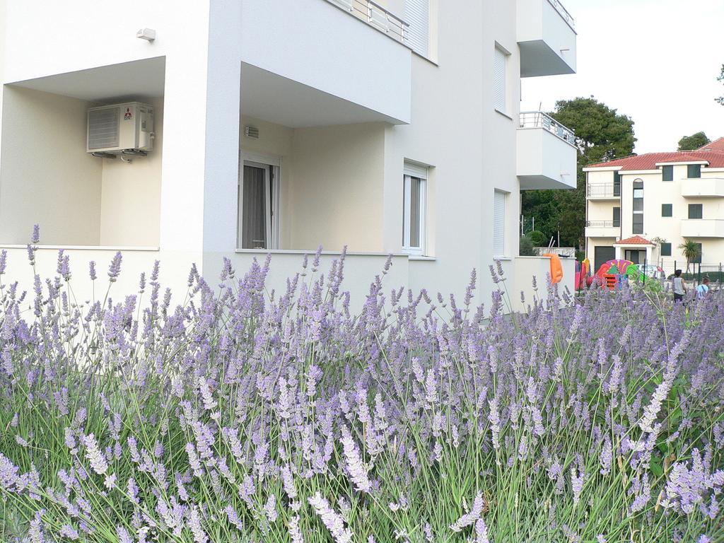 Iris Beach Apartments Kastela Bagian luar foto