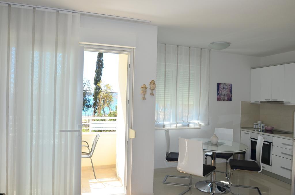 Iris Beach Apartments Kastela Ruang foto