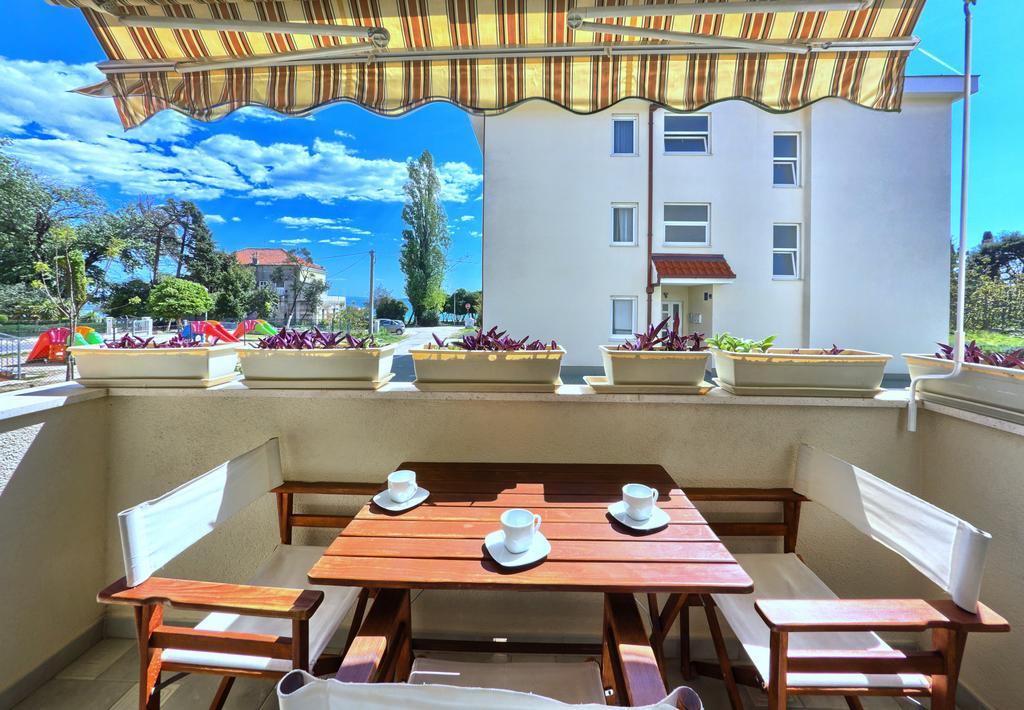 Iris Beach Apartments Kastela Bagian luar foto