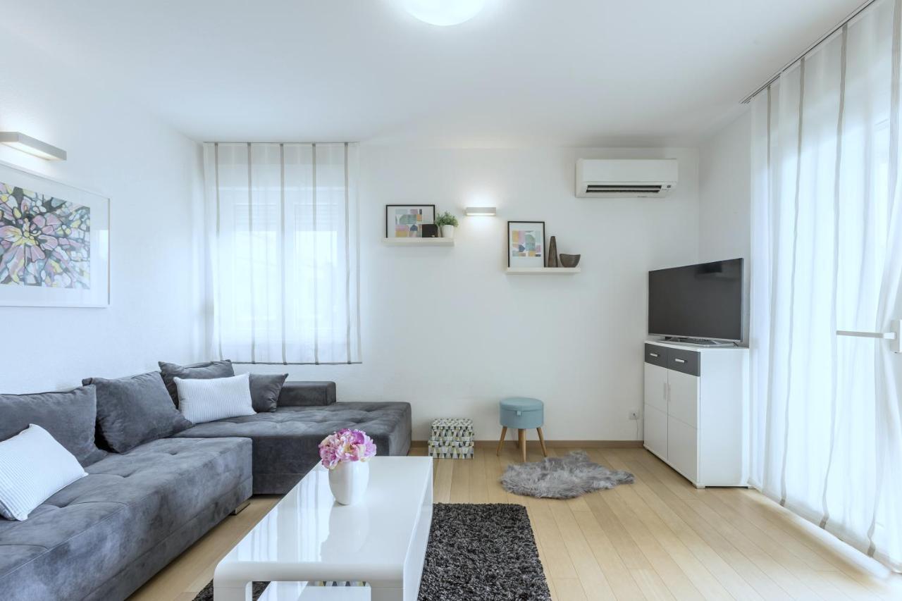 Iris Beach Apartments Kastela Bagian luar foto