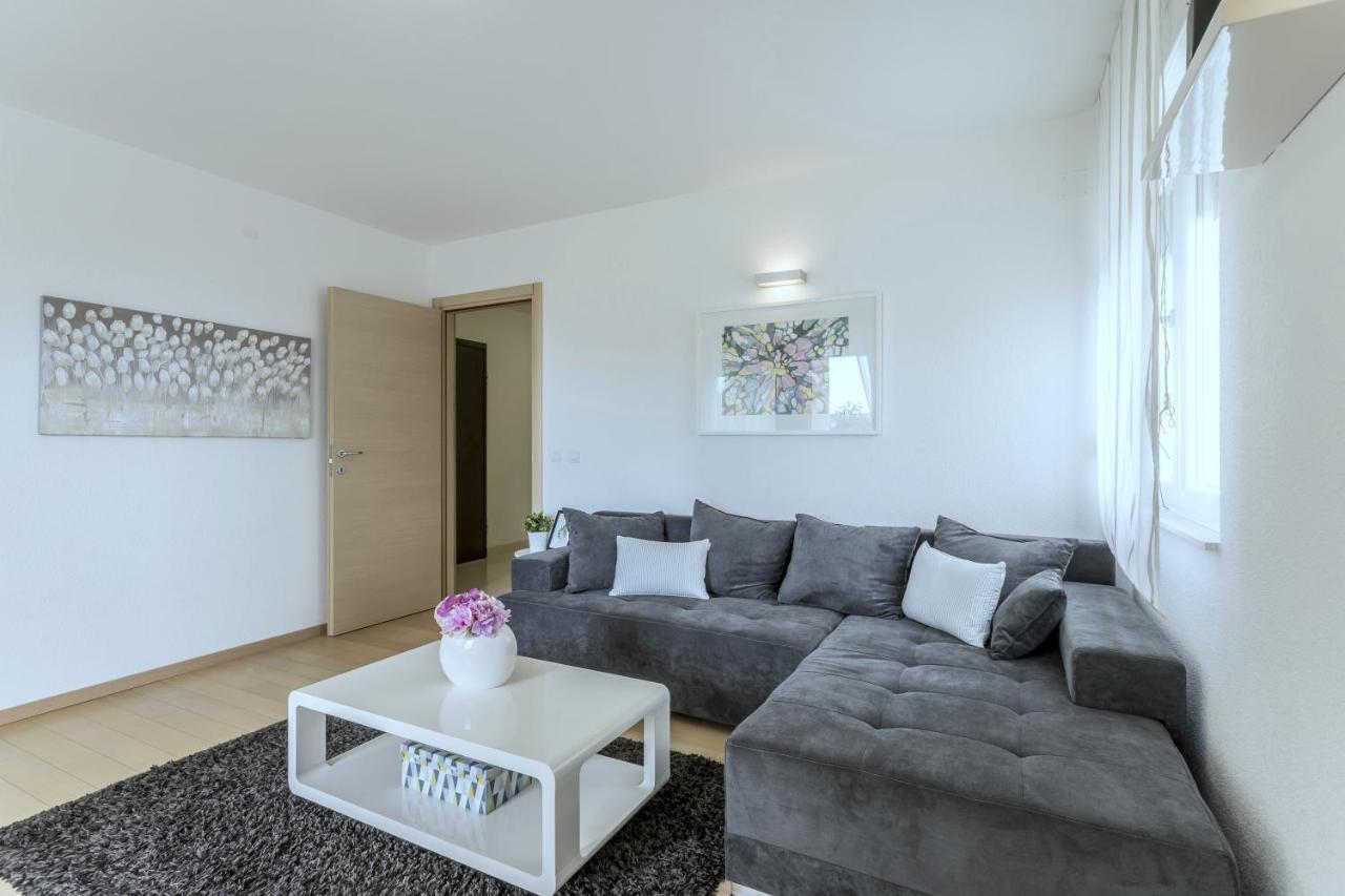 Iris Beach Apartments Kastela Bagian luar foto