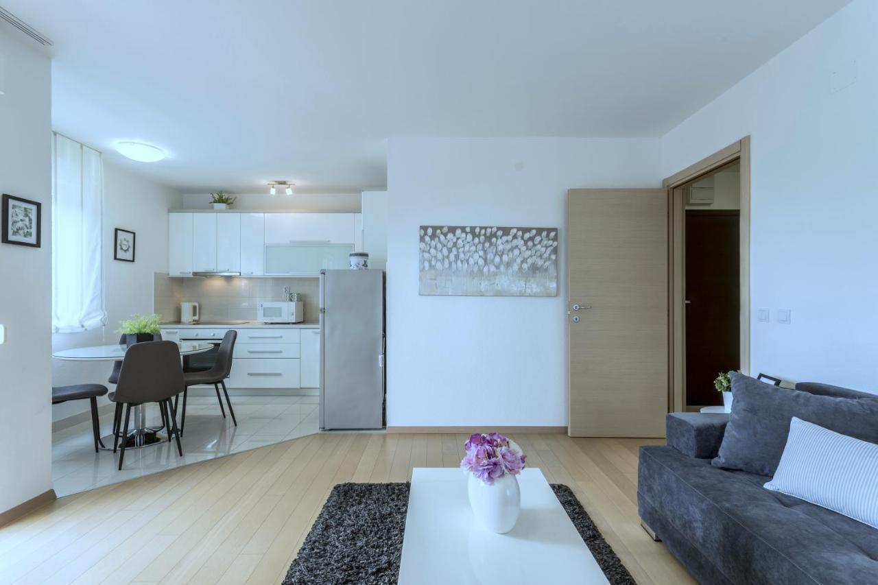 Iris Beach Apartments Kastela Bagian luar foto