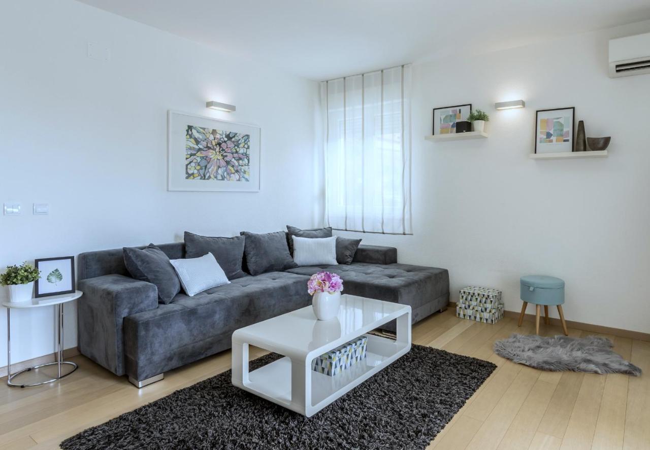 Iris Beach Apartments Kastela Bagian luar foto