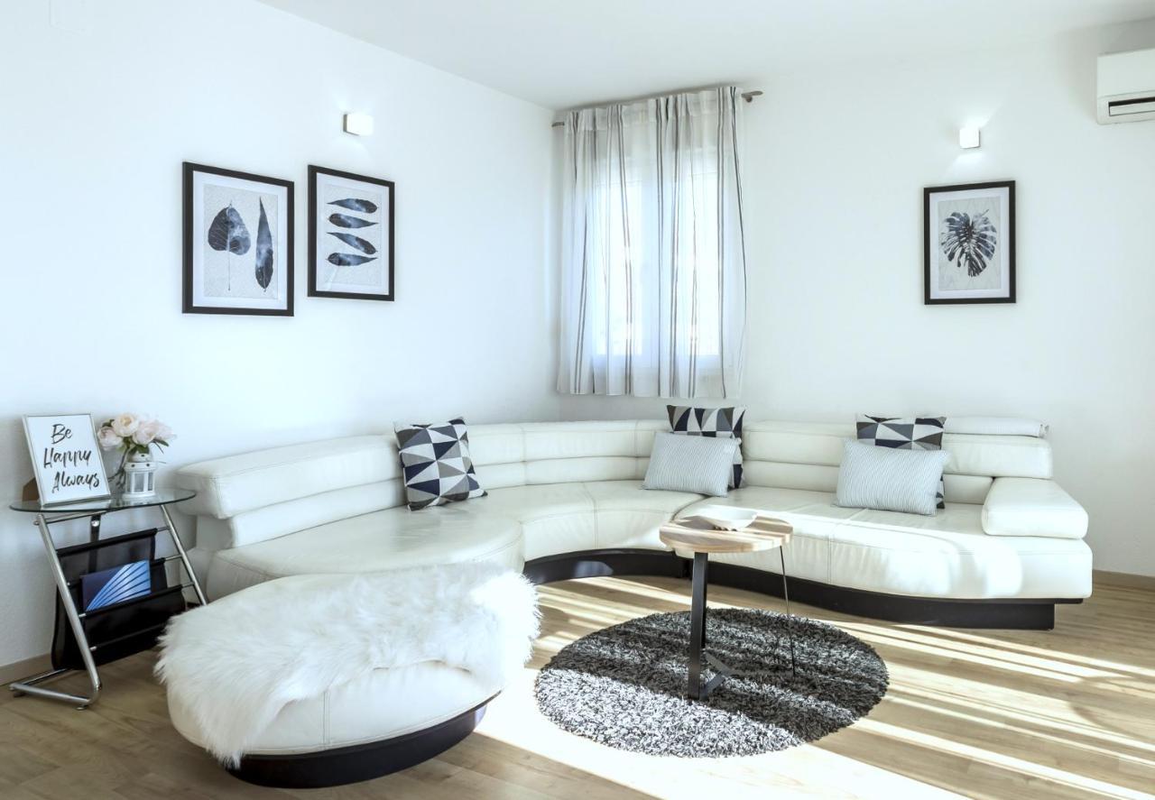Iris Beach Apartments Kastela Bagian luar foto