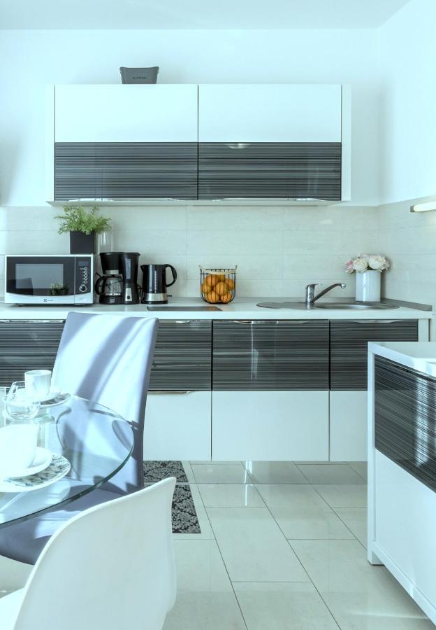 Iris Beach Apartments Kastela Bagian luar foto