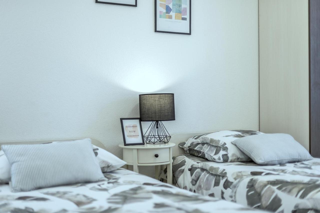 Iris Beach Apartments Kastela Bagian luar foto