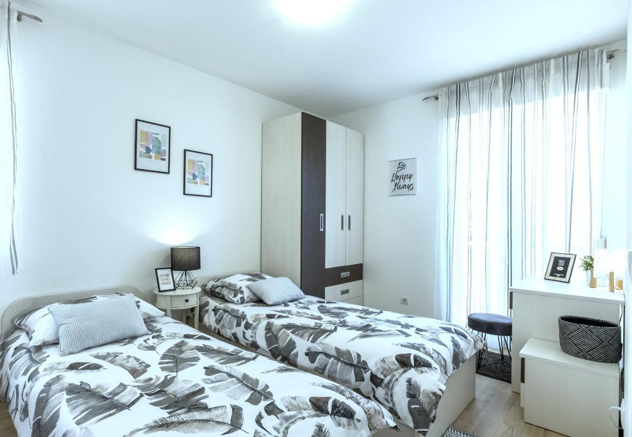 Iris Beach Apartments Kastela Bagian luar foto