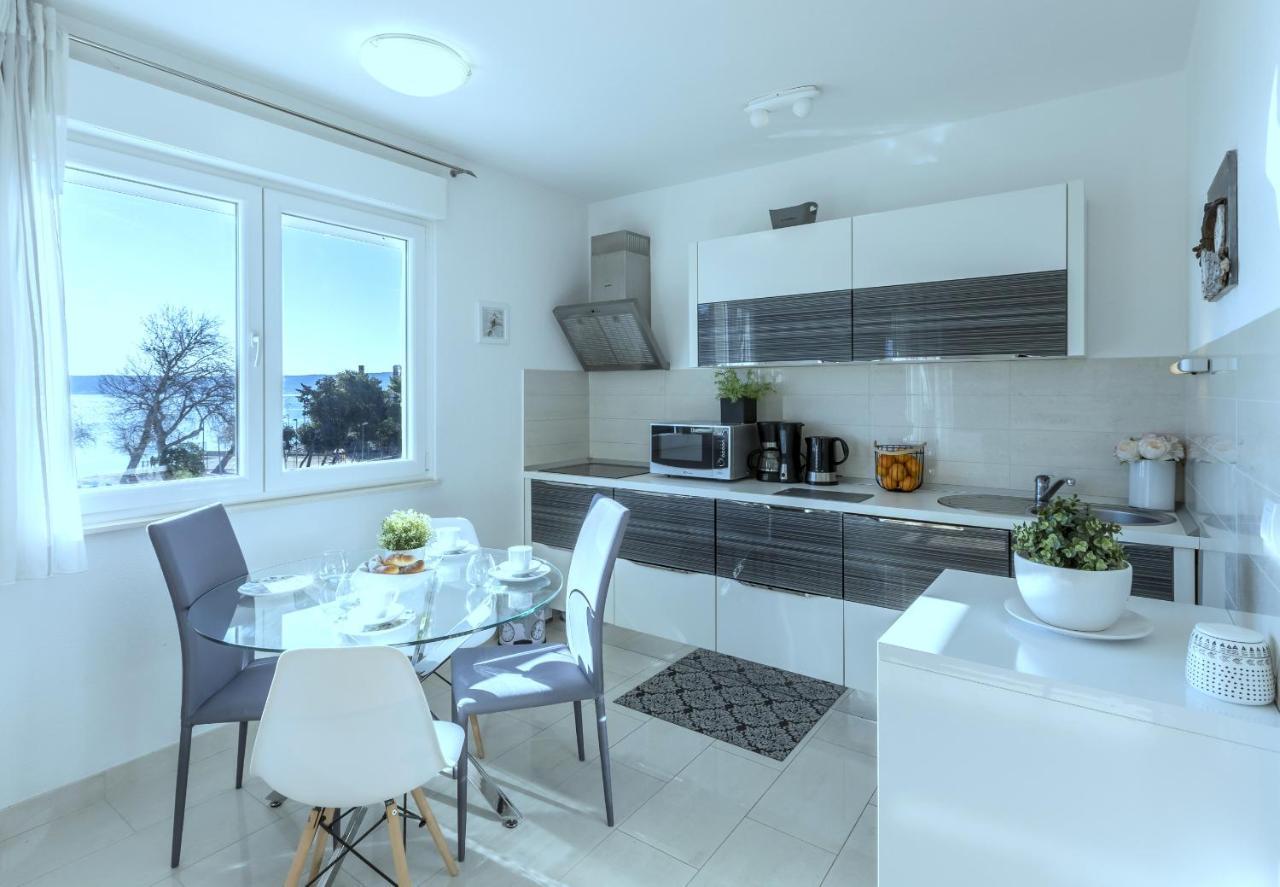 Iris Beach Apartments Kastela Bagian luar foto
