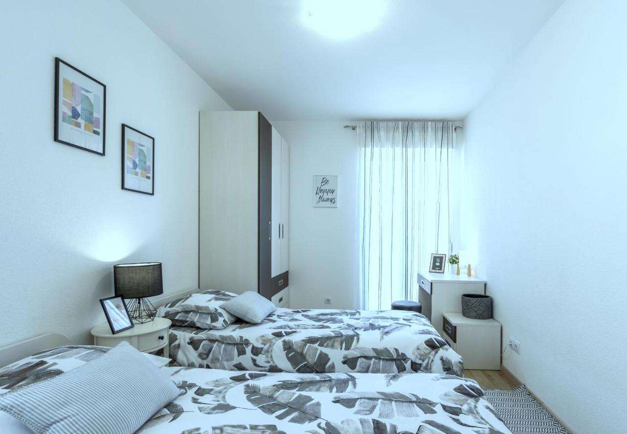 Iris Beach Apartments Kastela Bagian luar foto